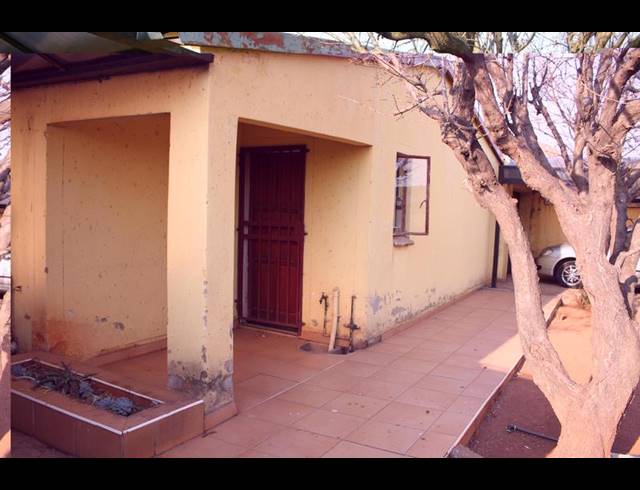 2 BEDROOM HOUSE FOR SALE IN PROTEA GLEN